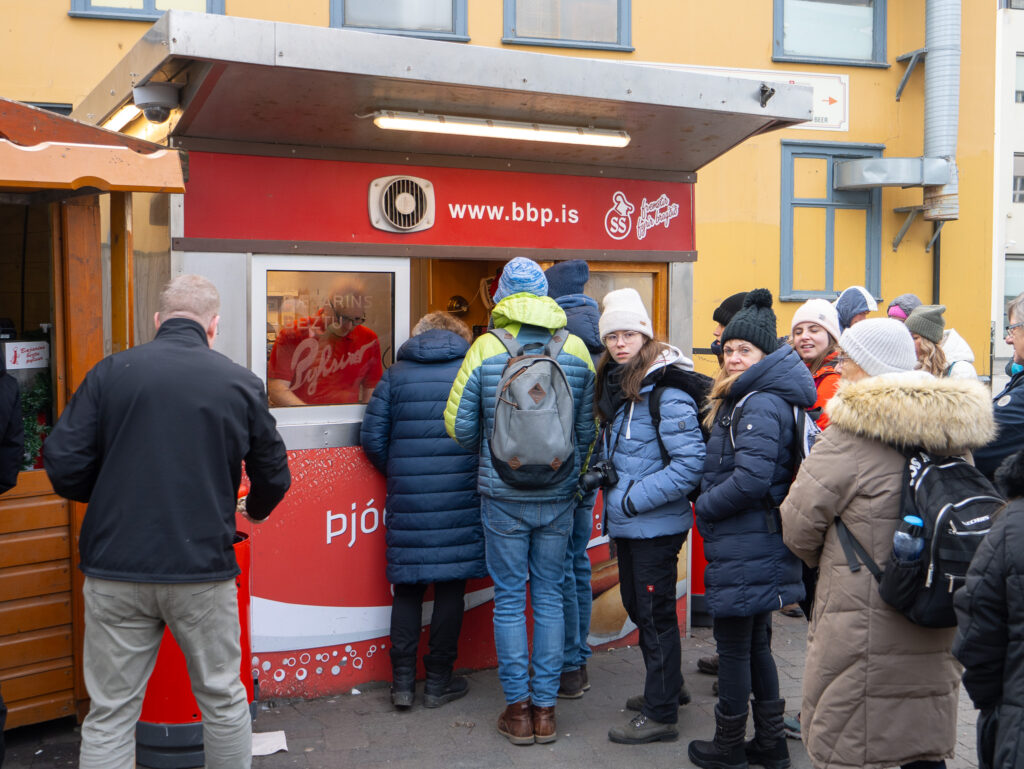 Long lines at a hot dog stand in Reykjavik